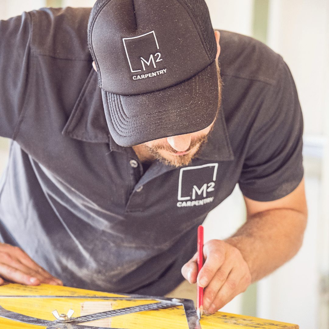 M2 Carpentry external curved timber cladding for Clovelly home renovation<br />
